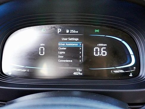 Certified 2025 Hyundai Venue SEL FWD image 33