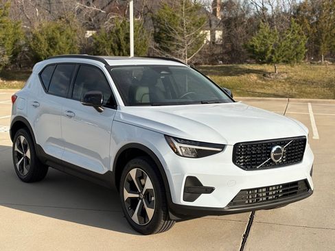 New 2026 Volvo XC40 B5 Core w/ Protection Package Premier image 4