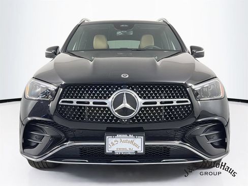 Used 2025 Mercedes-Benz GLE 450e 4MATIC image 2