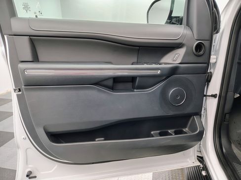 Used 2024 Ford Expedition Max XLT image 24