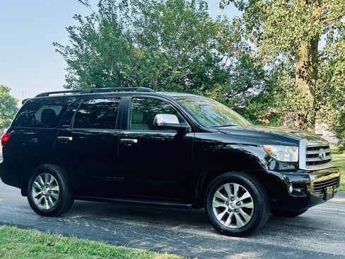 Used 2017 Toyota Sequoia Limited w/ Safety & Convenience Package AWD/4WD image 6
