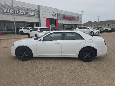 Used 2022 Chrysler 300 S w/ Comfort Group RWD image 2