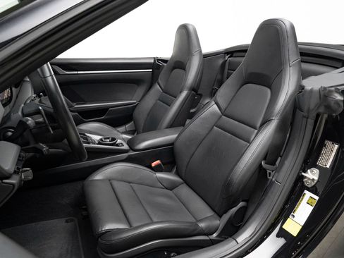 Used 2021 Porsche 911 Carrera image 3