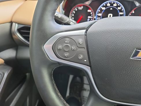 Used 2023 Chevrolet Traverse Premier image 18