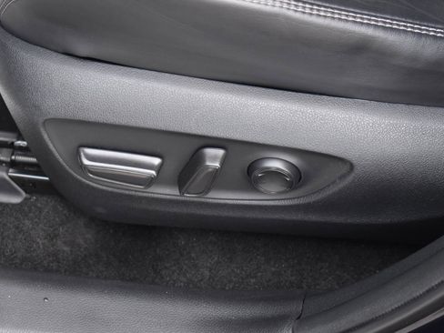 Used 2020 Toyota RAV4 XLE Premium FWD image 27