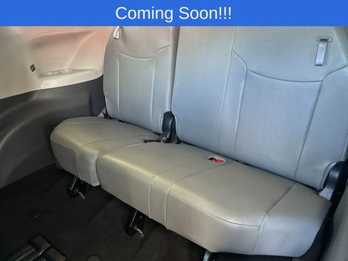 Used 2023 Toyota Sienna XLE FWD image 16