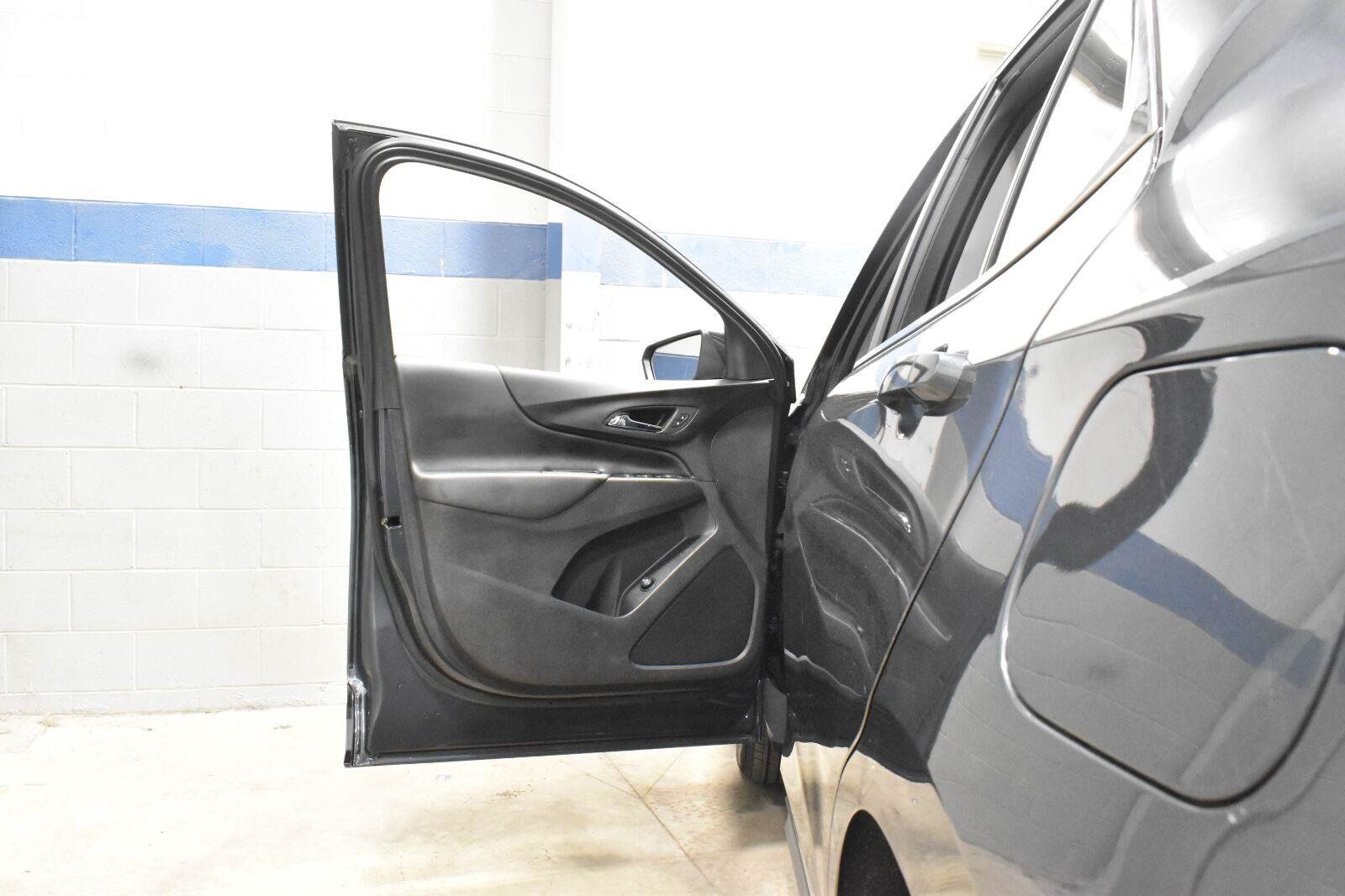 Used 2023 Chevrolet Equinox LT FWD image 9