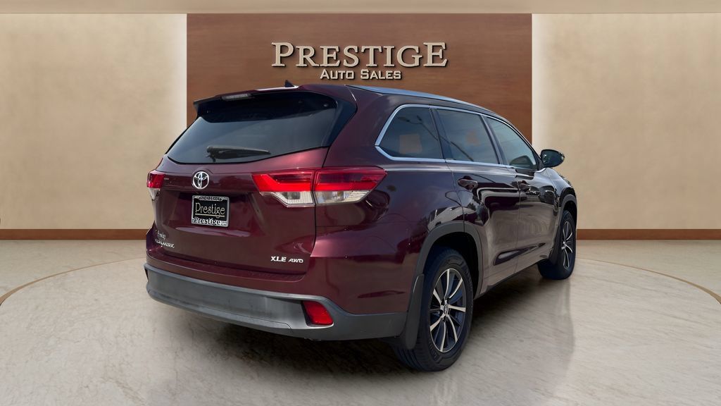 Used 2018 Toyota Highlander XLE AWD/4WD image 28