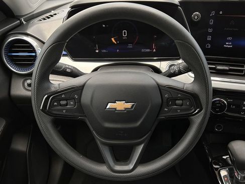 Used 2025 Chevrolet Trax LT image 14