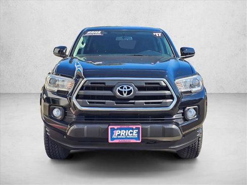Used 2017 Toyota Tacoma SR5 RWD image 2