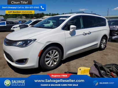 Used 2018 Chrysler Pacifica Touring-L w/ Premium Audio Group