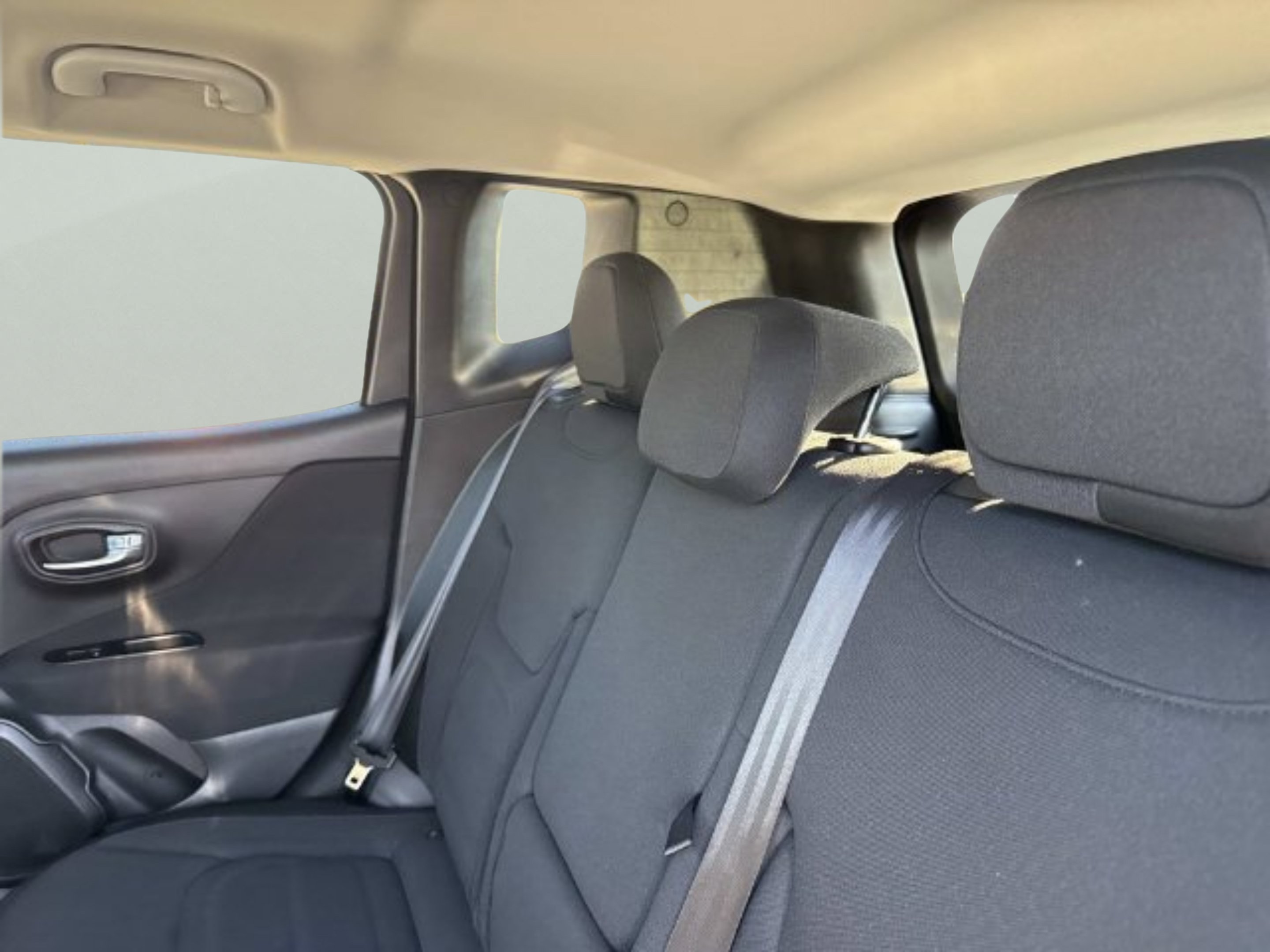Used 2020 Jeep Renegade Latitude w/ Popular Equipment Group FWD image 11