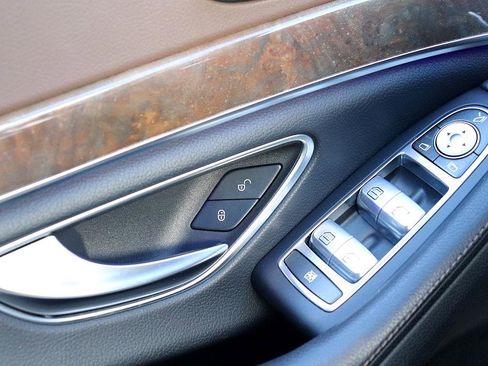 Used 2015 Mercedes-Benz S 550 4MATIC Sedan image 23