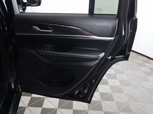 Used 2023 Jeep Grand Cherokee Limited AWD/4WD image 27