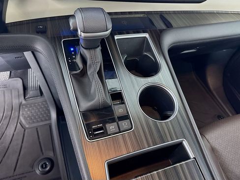 Used 2023 Toyota Sienna Platinum image 23