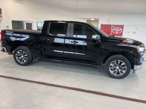 Used 2023 Chevrolet Silverado 1500 LT image 2