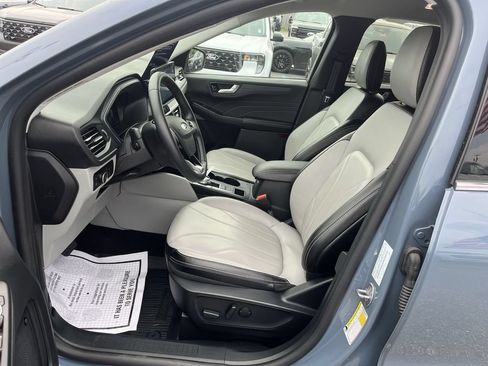 Certified 2025 Ford Escape Platinum w/ Premium Technology Package AWD/4WD image 6