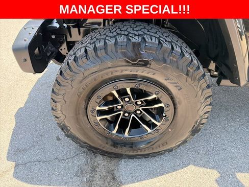Used 2024 Jeep Wrangler Unlimited Rubicon AWD/4WD image 9