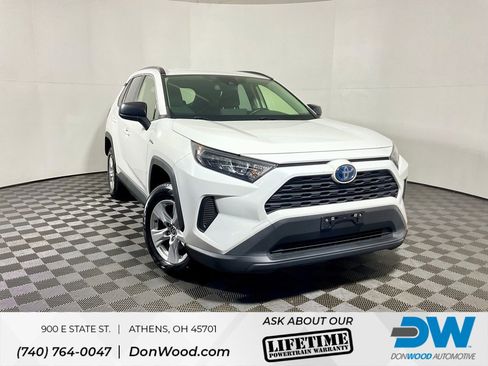 Used 2021 Toyota RAV4 LE image 1