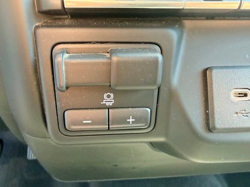 Used 2022 Chevrolet Silverado 1500 Custom AWD/4WD image 27