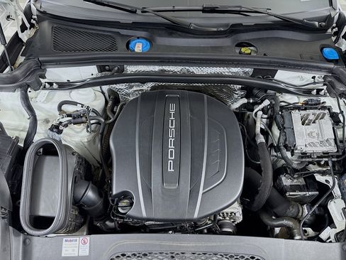 Certified 2021 Porsche Macan image 30