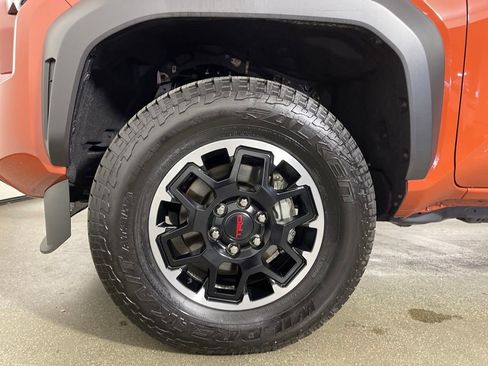 Certified 2025 Toyota Tacoma TRD Off-Road image 11