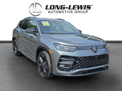 Certified 2026 Volkswagen Tiguan SE R-Line FWD image 10