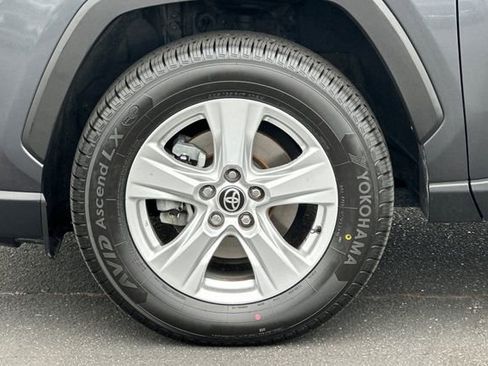 Certified 2021 Toyota RAV4 XLE w/ Convenience Package FWD image 31