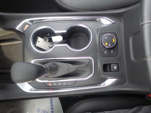 Used 2023 Chevrolet Traverse LT image 23