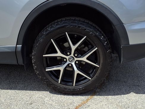 Used 2016 Toyota RAV4 SE image 4