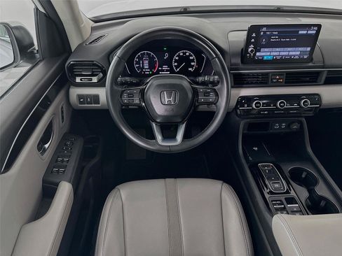 Used 2024 Honda Pilot EX-L image 2