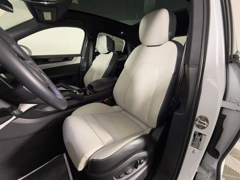 Certified 2025 Porsche Cayenne Coupe image 5