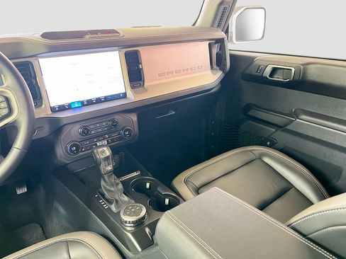 Used 2025 Ford Bronco Outer Banks AWD/4WD image 24