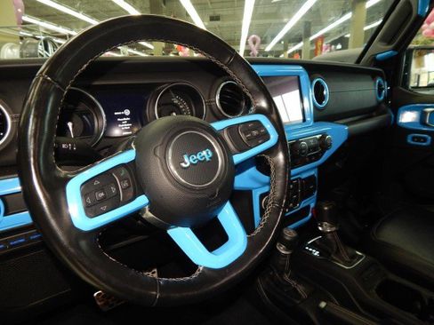 Used 2023 Jeep Wrangler Unlimited Sahara w/ Cold Weather Group image 18