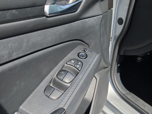 Used 2024 Nissan Altima 2.5 SV FWD image 18