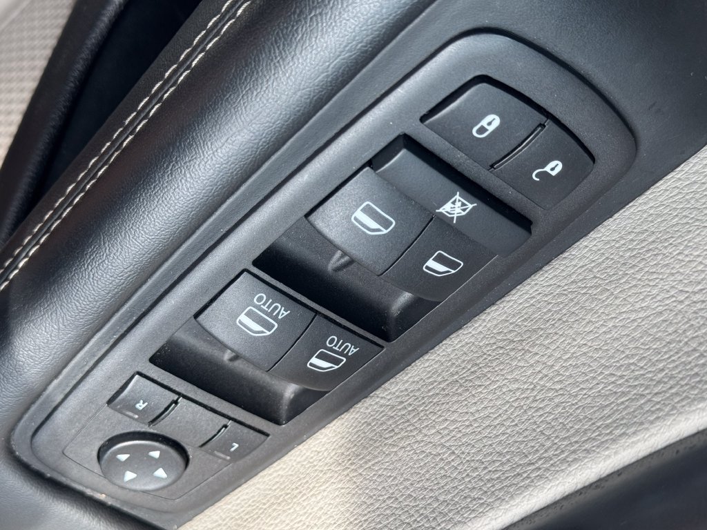 Used 2024 Chrysler Pacifica Touring-L FWD image 30