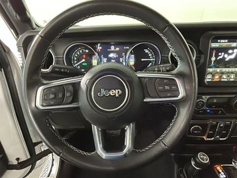 Used 2022 Jeep Wrangler Unlimited Sahara AWD/4WD image 14