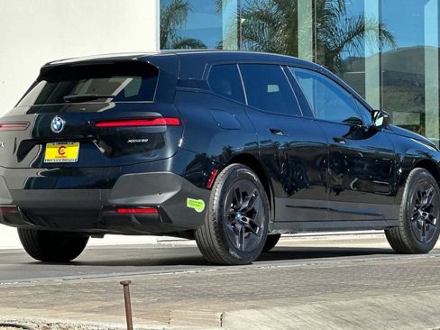 Used 2023 BMW iX xDrive50 image 2