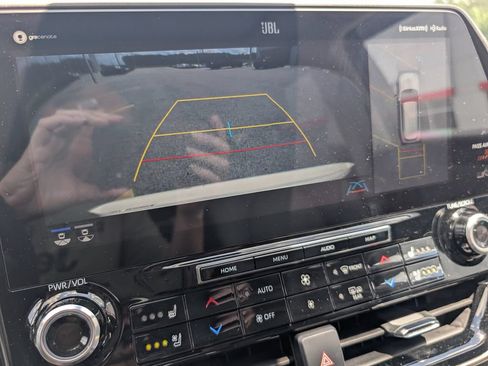 Used 2021 Toyota Highlander Limited FWD image 14