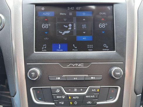 Used 2019 Ford Fusion SE FWD image 29