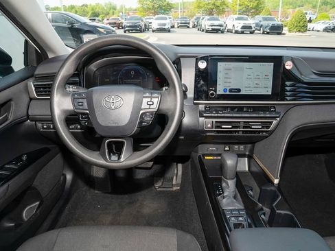 Used 2025 Toyota Camry LE image 6