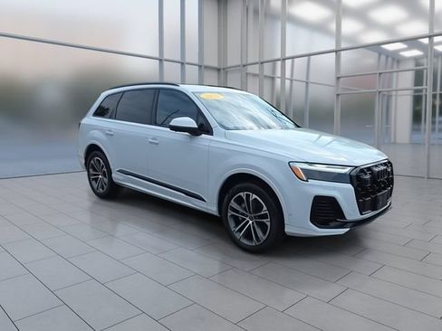 Used 2025 Audi Q7 2.0T Premium w/ Convenience Plus Package AWD/4WD image 2