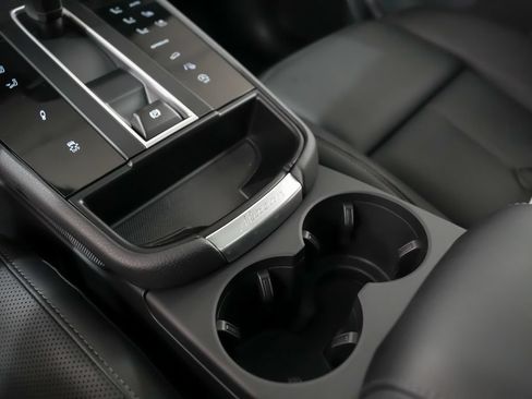 Used 2026 Porsche Macan Turbo AWD/4WD image 33