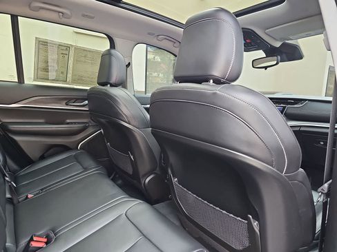 Used 2022 Jeep Grand Cherokee Limited AWD/4WD image 16