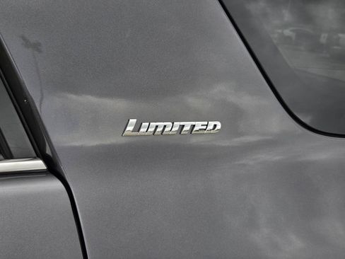 Used 2022 Toyota 4Runner Limited RWD image 9