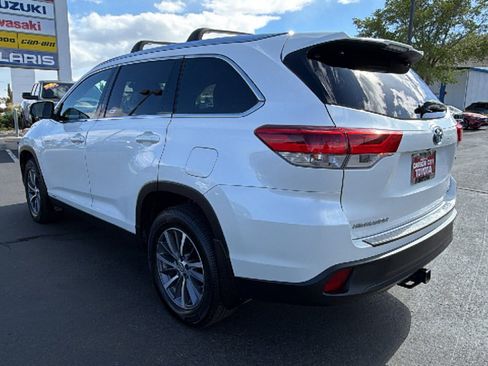 Used 2019 Toyota Highlander XLE AWD/4WD image 5