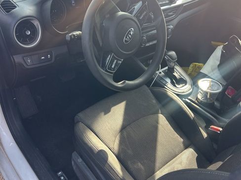 Used 2019 Kia Forte LXS image 3