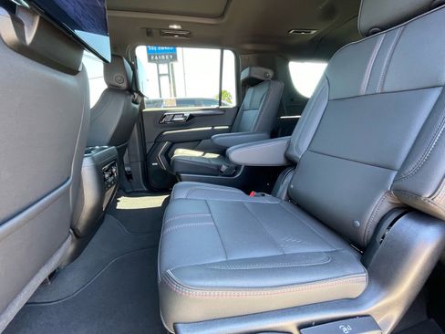 Used 2025 Chevrolet Suburban RST w/ Advanced Technology Package AWD/4WD image 6