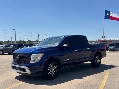 Used 2021 Nissan Titan SV RWD image 11