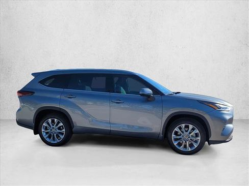 New 2026 Toyota Highlander Limited image 4